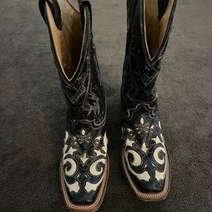 Corral boots